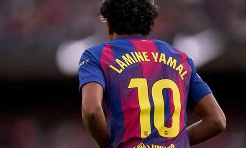 تغطية وأخبار لامين يامال يتصدر قائمة أكثر قمصان برشلونة مبيعا - كورة جول